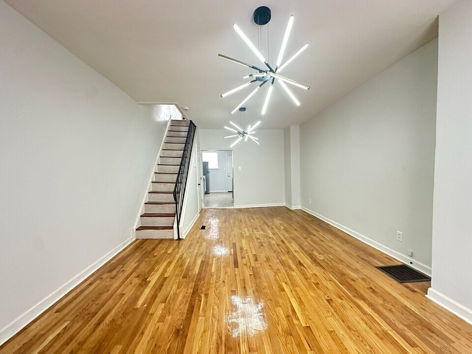 1548 S Dover St in Philadelphia, PA - Building Photo