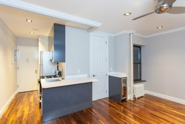 1590 Lexington Ave, Unit 11