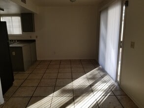 6109 Crockery St in Las Vegas, NV - Building Photo - Building Photo