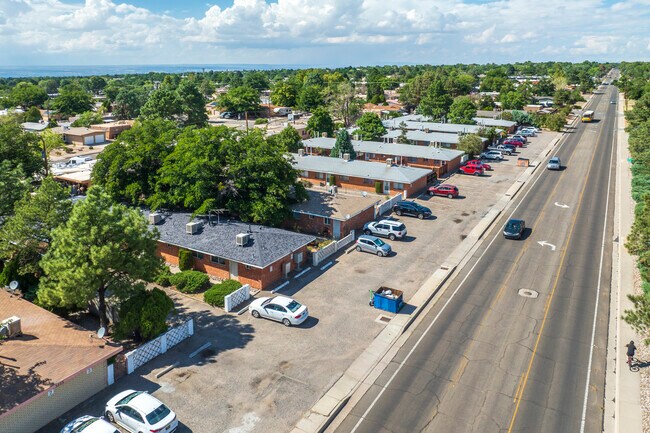 3305 Morris St NE in Albuquerque, NM - Building Photo - Building Photo
