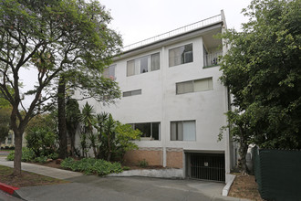 Park Plaza Apartments in Beverly Hills, CA - Building Photo - Building Photo