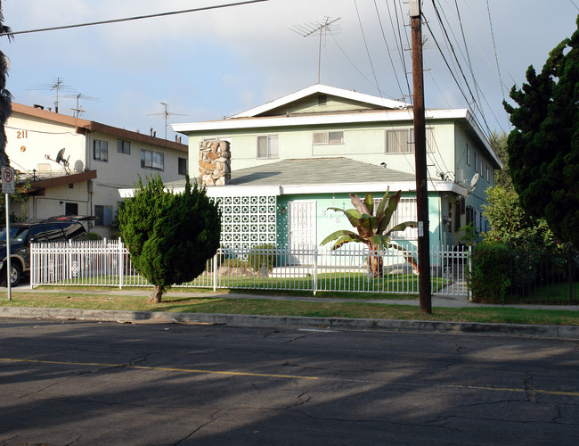 215 N Inglewood Ave in Inglewood, CA - Building Photo - Building Photo