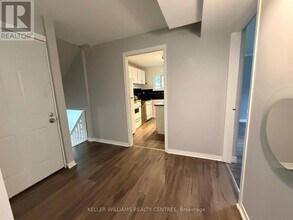 51 McDougall Dr in Barrie, ON - Building Photo - Building Photo