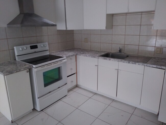 4147 Flying Fortress Ave in Kissimmee, FL - Building Photo - Building Photo