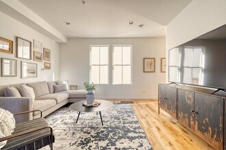 516 NE 56th Ave in Portland, OR - Building Photo - Building Photo