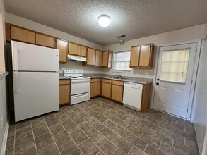 105 Live Oak Ct in Jacksonville, NC - Building Photo - Building Photo