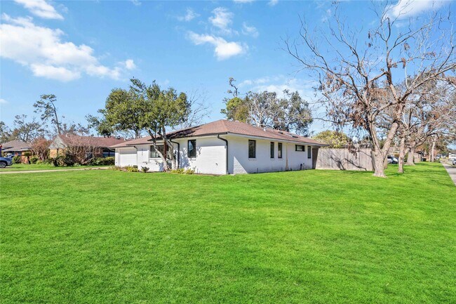 6306 Pineshade Ln in Houston, TX - Building Photo - Building Photo