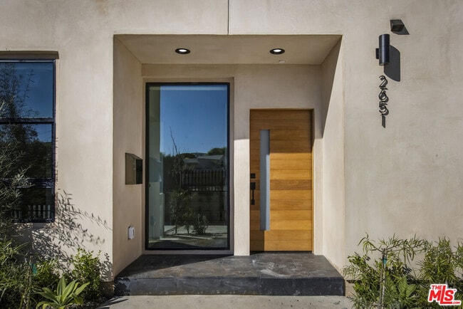 2651 Vineyard Ave in Los Angeles, CA - Building Photo - Building Photo