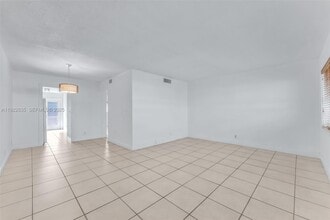 1450 NE 170th St in North Miami Beach, FL - Building Photo - Building Photo