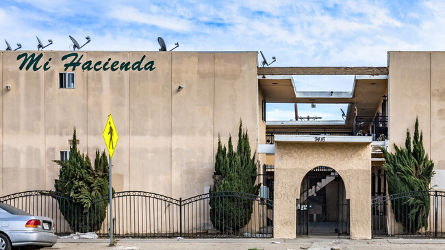 Mi Hacienda in Los Angeles, CA - Building Photo - Building Photo