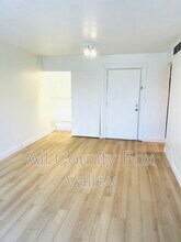 1930 Kenilworth Cir in Hoffman Estates, IL - Building Photo - Building Photo