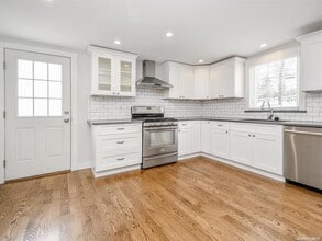 125 W 15th Ave in Sea Cliff, NY - Building Photo - Building Photo