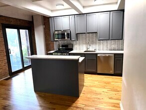 648 W Belden Ave in Chicago, IL - Foto de edificio - Building Photo