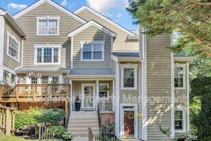314 Overlook Dr in Occoquan, VA - Building Photo