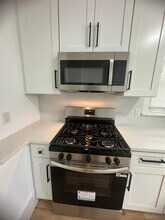 38 Gates Ave in Jersey City, NJ - Building Photo - Building Photo