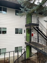 Spring Terrace Apartments in Portland, OR - Foto de edificio - Building Photo