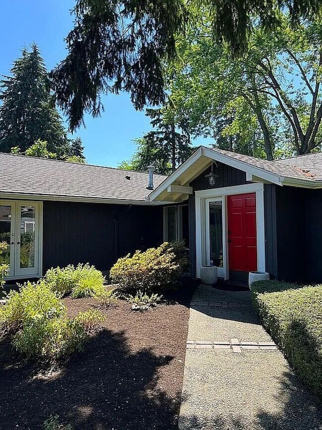 2629 80th Ave NE in Medina, WA - Building Photo - Building Photo