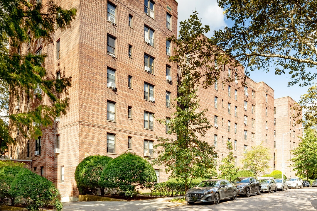 Briarfield in Jamaica, NY - Building Photo