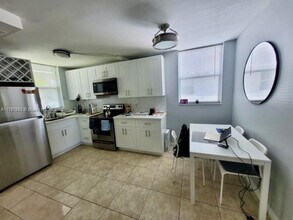 1801 S Treasure Dr in North Bay Village, FL - Building Photo - Building Photo