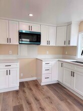 1811 E Cesar E Chavez Ave in Los Angeles, CA - Building Photo - Building Photo
