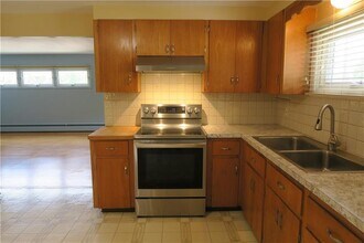 241 Huxley Ave in Providence, RI - Building Photo - Building Photo