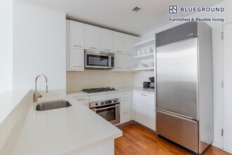 635 W 42nd St in New York, NY - Building Photo - Building Photo