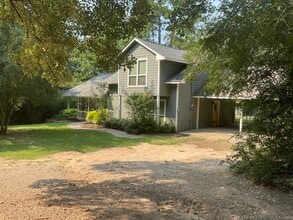 477 County Rd 319 in Frankston, TX - Foto de edificio - Building Photo