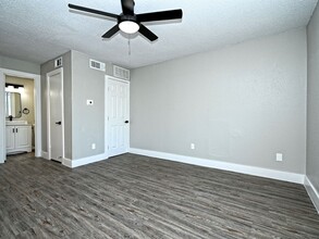 Magnolia Flats in Austin, TX - Building Photo - Interior Photo