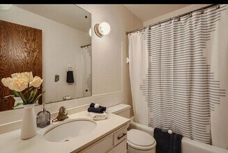 2200 Midland Grove Rd, Unit 103 in Roseville, MN - Building Photo - Building Photo
