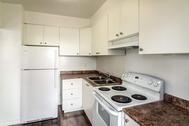 Fontainebleau Apartments in Hamilton, ON - Building Photo - Building Photo