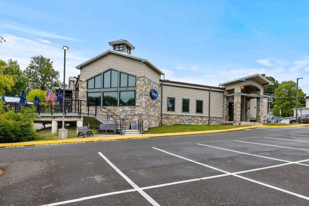 Quadplex Apartment in Bensalem, PA - Building Photo