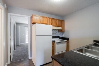 Alexander Station Apartment Homes in Salisbury, NC - Building Photo - Building Photo