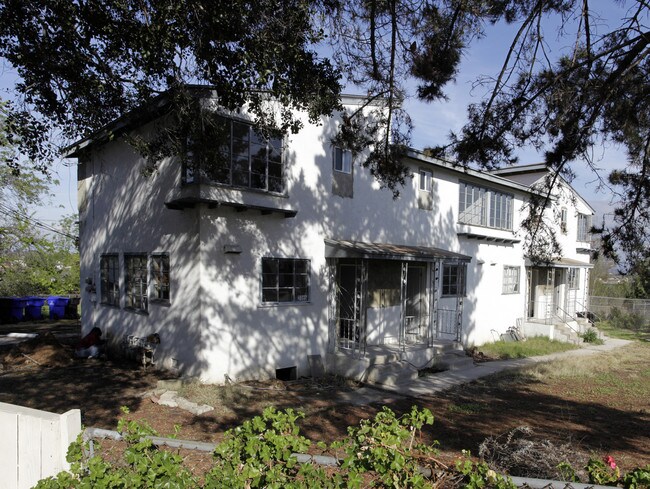 2137-2165 Burroughs St in San Diego, CA - Foto de edificio - Building Photo