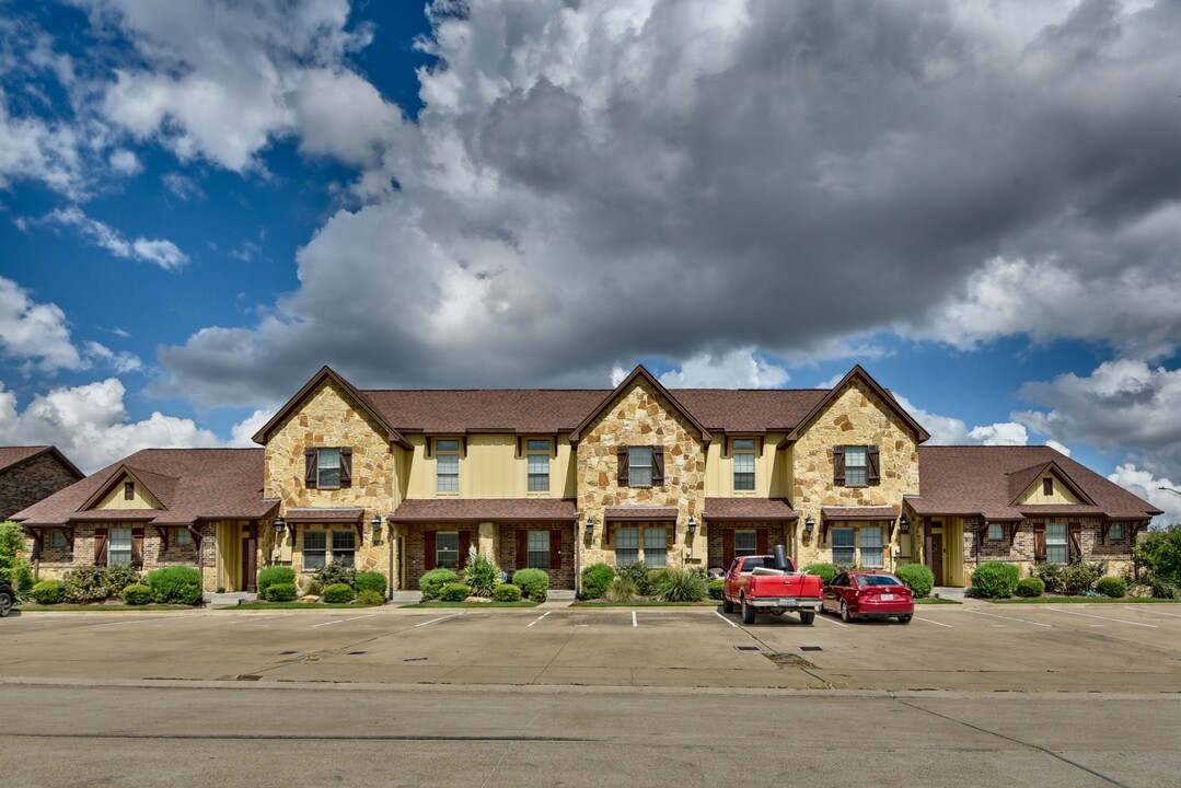 400-408 Baby Bear dr in College Station, TX - Building Photo