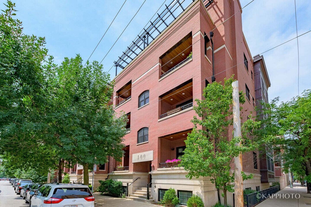 100 S Sangamon St in Chicago, IL - Building Photo