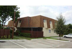 129 San Remo Blvd in North Lauderdale, FL - Building Photo - Building Photo