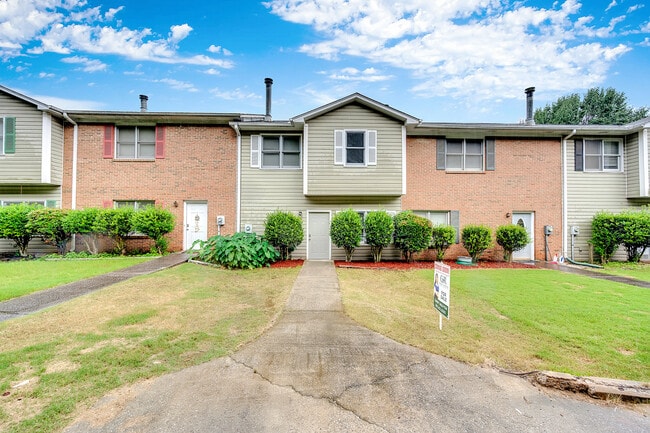 220 Carl Nichols Dr in Pelham, AL - Building Photo - Building Photo