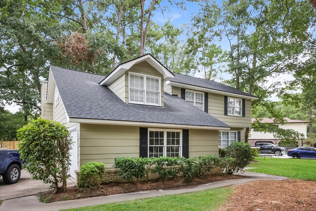 300 Stratford Dr in Summerville, SC - Foto de edificio - Building Photo