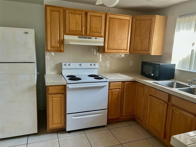 550 N 58th Ave in Hollywood, FL - Building Photo - Building Photo