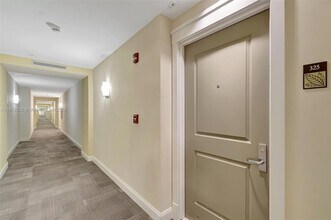 480 Hibiscus St, Unit 325 in West Palm Beach, FL - Building Photo - Building Photo