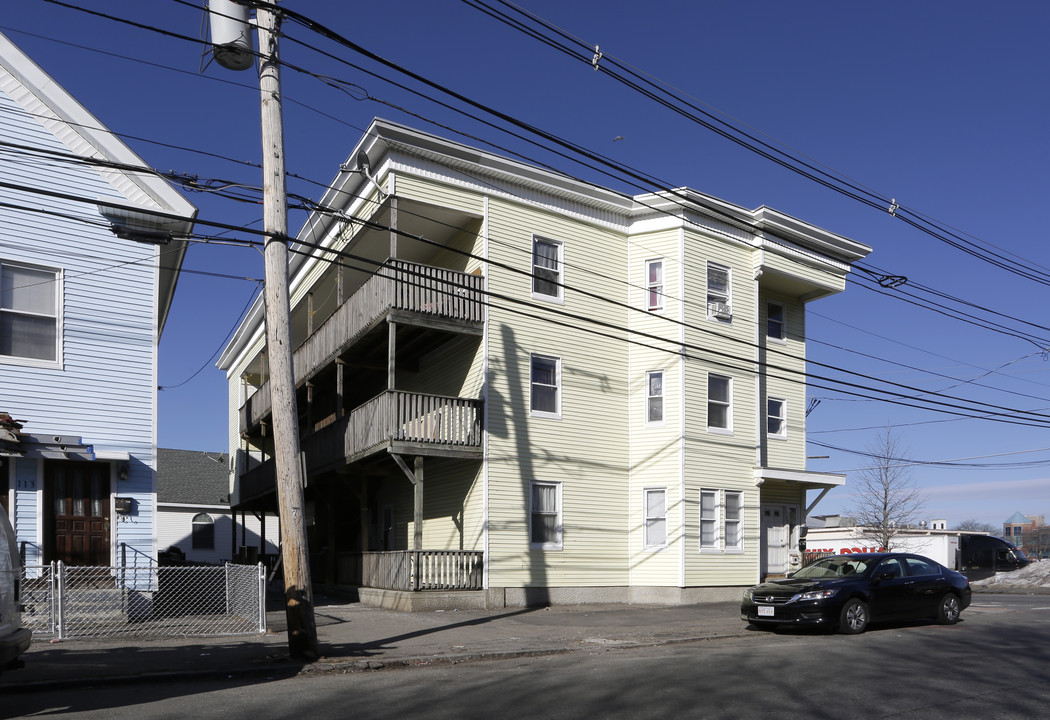 103-105 Lawrence St in Lowell, MA - Building Photo