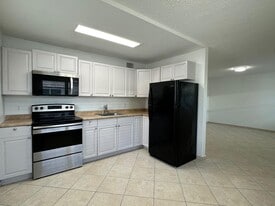 2500 Johnson Street in Hollywood, FL - Building Photo