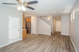 10563 La Campana St in Las Vegas, NV - Foto de edificio - Building Photo