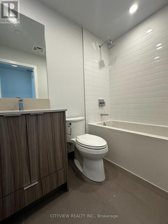 430-4430 Square One Dr in Mississauga, ON - Building Photo - Building Photo