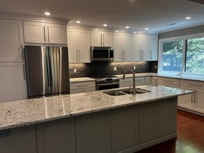 697 Heritage Vlg in Southbury, CT - Building Photo - Building Photo