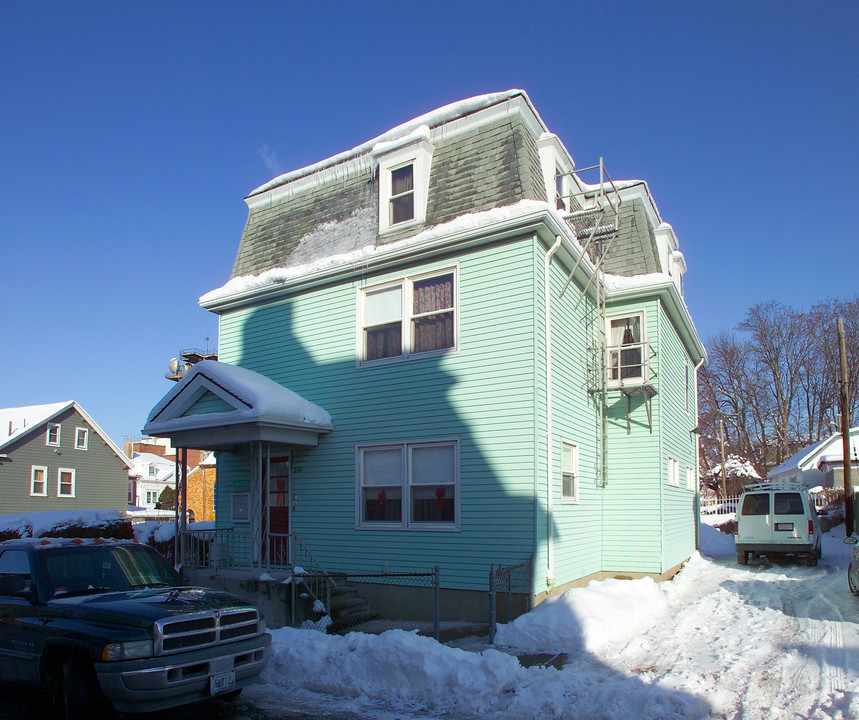 250 Cherry St in Fall River, MA - Building Photo