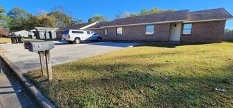 704 Denson Ave SW, Unit 702 in Cullman, AL - Building Photo