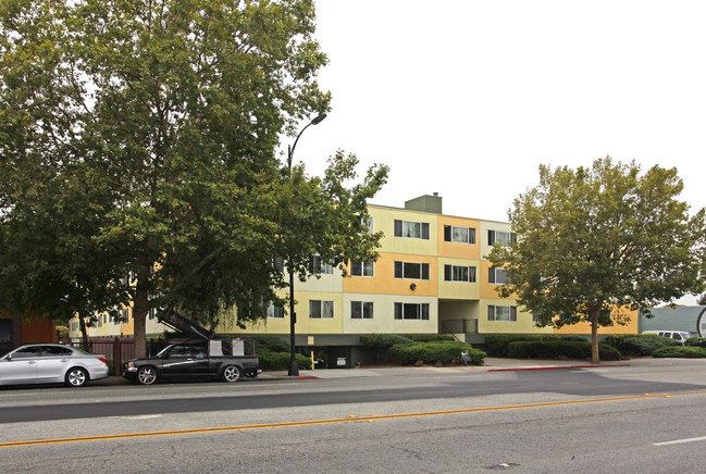 Sunset Square Apartments in San Jose, CA - Foto de edificio - Building Photo