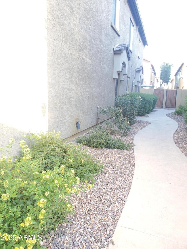2150 E Bell Rd in Phoenix, AZ - Building Photo - Building Photo