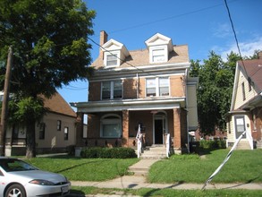 4905 Wesley Ave in Cincinnati, OH - Building Photo - Building Photo